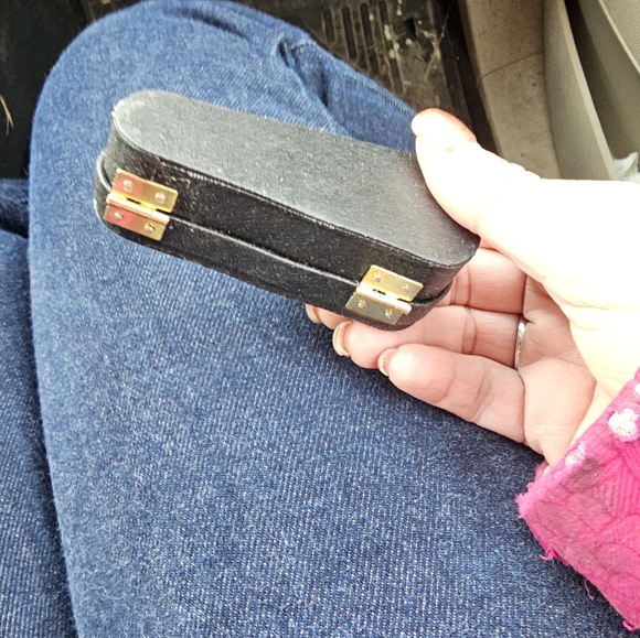 Wooden Miniature Violin with Stand, Bow and Case, Mini Musical Instrument, Dollh - Picture 5 of 5